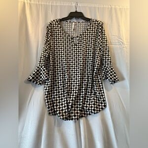 Size XL Collection B Black and White Blouse with Flutter Sleeves